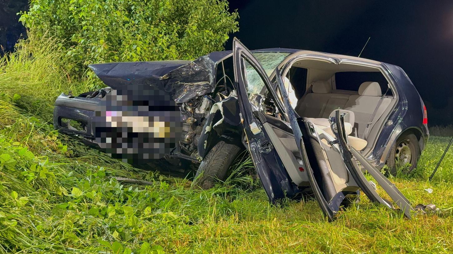Am späten Montagabend (09.06.2025) kam es auf der Kreisstraße 37 zwischen Weiboldshausen und Weißenburg (Lkr. Weißenburg-Gunzenhausen) und Hagenbuch zu einem schweren Verkehrsunfall. Am späten Montagabend (09.06.2025) kam es auf der Kreisstraße 37 zwischen Weiboldshausen und Weißenburg (Lkr. Weißenburg-Gunzenhausen) und Hagenbuch zu einem schweren Verkehrsunfall.