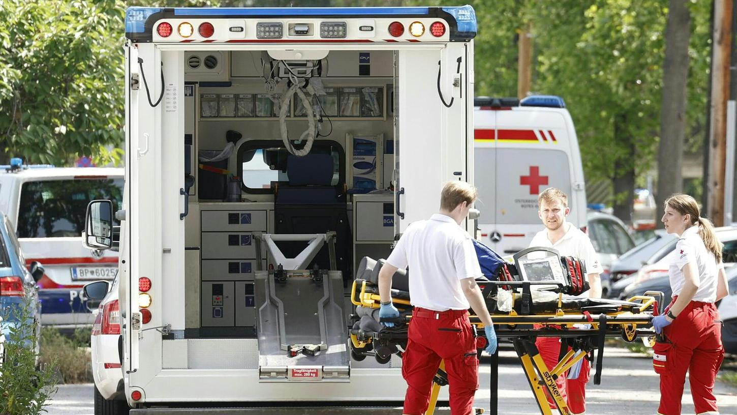 Zehn Menschen starben, mehrere weitere wurden schwer verletzt. Zehn Menschen starben, mehrere weitere wurden schwer verletzt.
