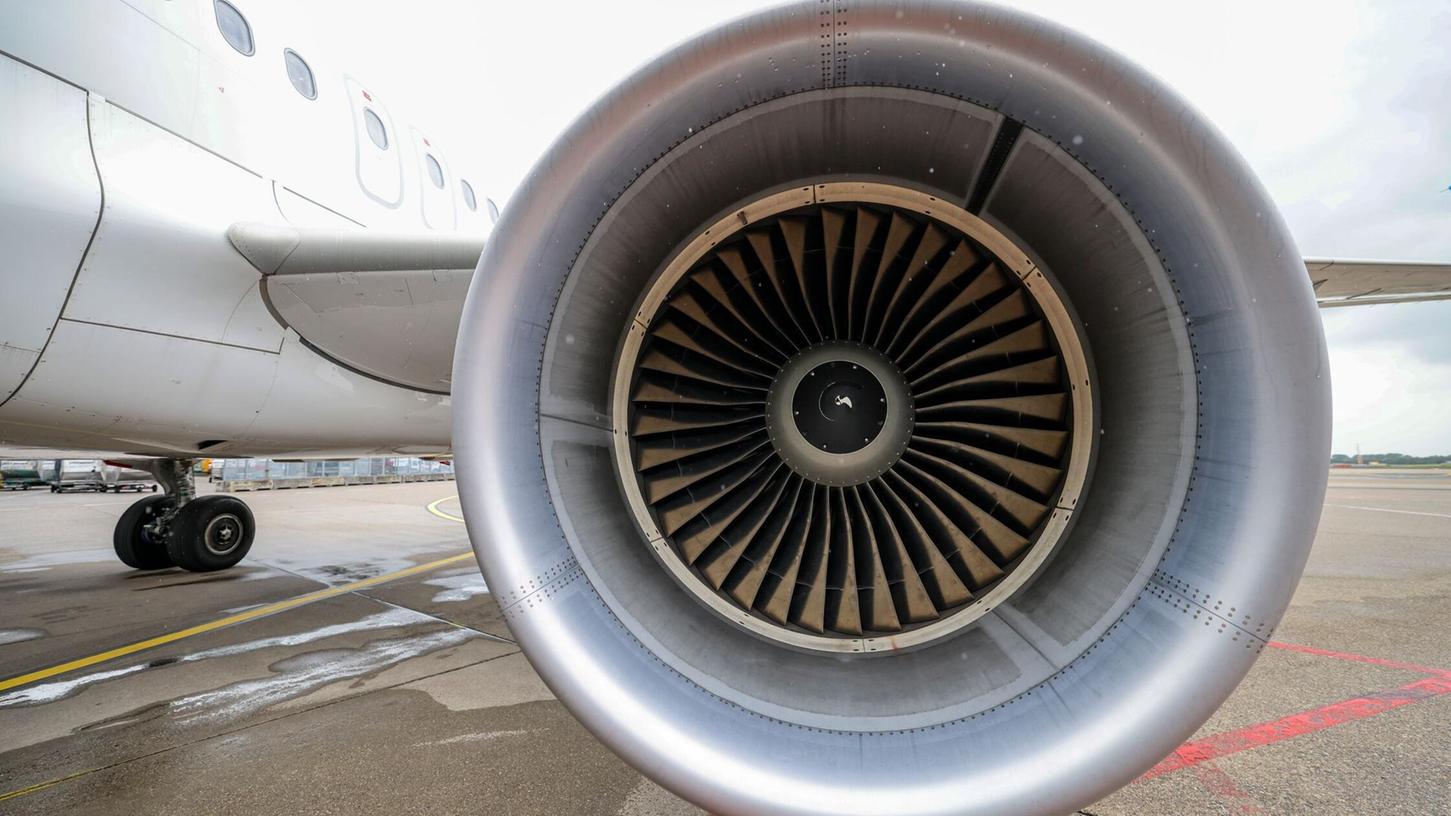 Am Flughafen der griechischen Insel wurde eine Frau aus Deutschland von den Turbinengasen erfasst und leicht verletzt. Am Flughafen der griechischen Insel wurde eine Frau aus Deutschland von den Turbinengasen erfasst und leicht verletzt.