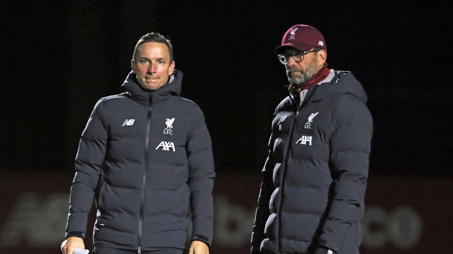 Nun wird Pepijn Lijnders (l) für Manchester City arbeiten. Nun wird Pepijn Lijnders (l) für Manchester City arbeiten.