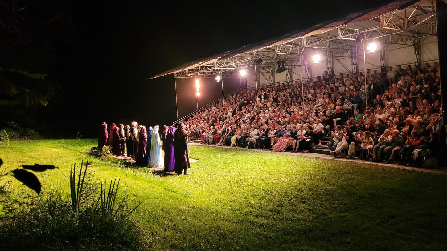 Eine besondere Kulisse bieten die Faust-Festspiele den Besuchern in Pottenstein. Eine besondere Kulisse bieten die Faust-Festspiele den Besuchern in Pottenstein.