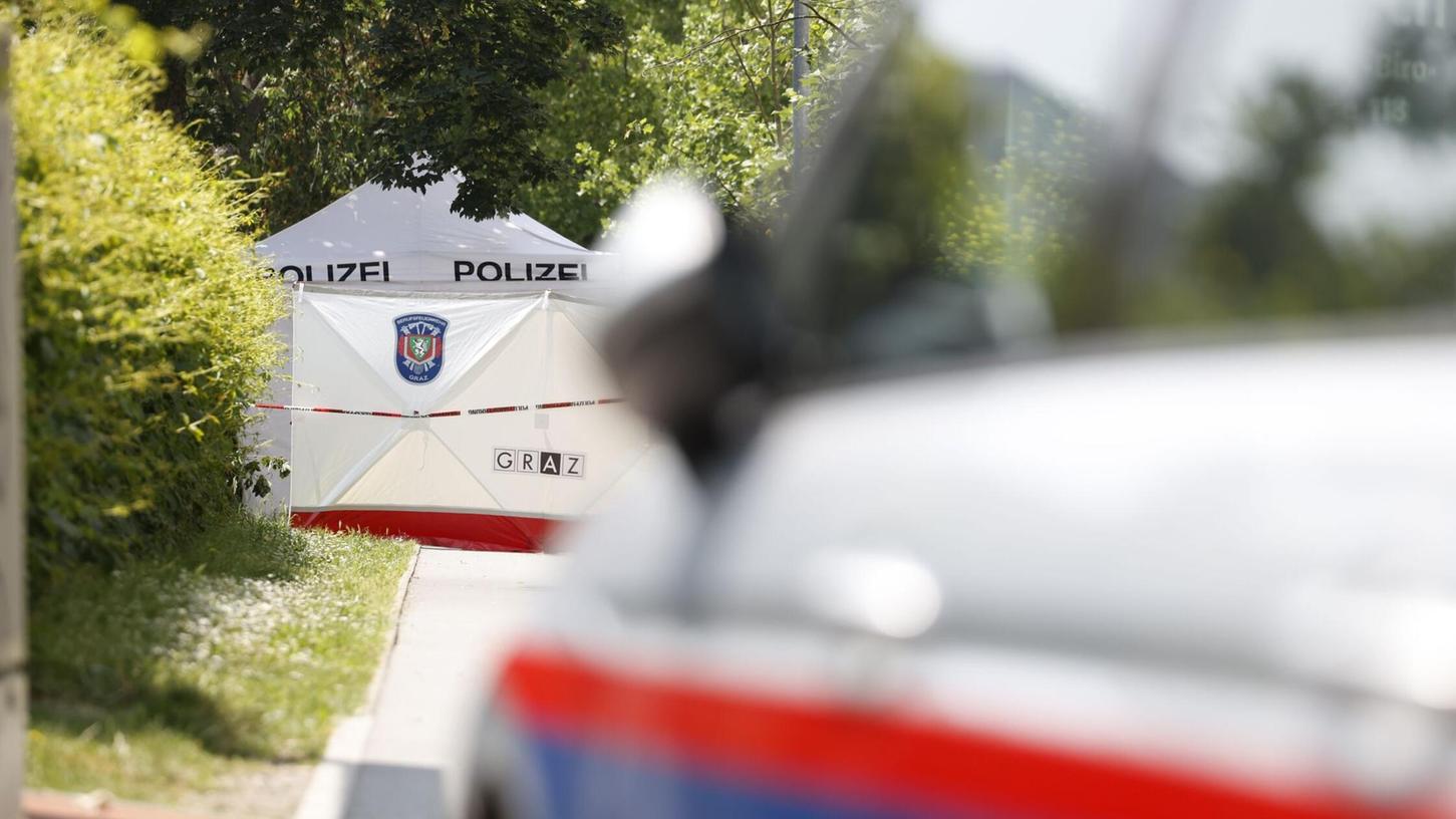 In der Nähe der Schule wurde ein Sichtschutz aufgebaut. In der Nähe der Schule wurde ein Sichtschutz aufgebaut.