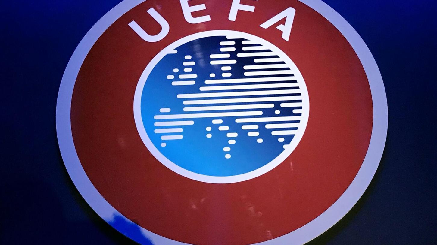 Beim WM-Qualifikationsspiel zwischen Finnland und Polen musste das Spiel wegen eines medizinischen Notfalls unterbrochen werden. Beim WM-Qualifikationsspiel zwischen Finnland und Polen musste das Spiel wegen eines medizinischen Notfalls unterbrochen werden.