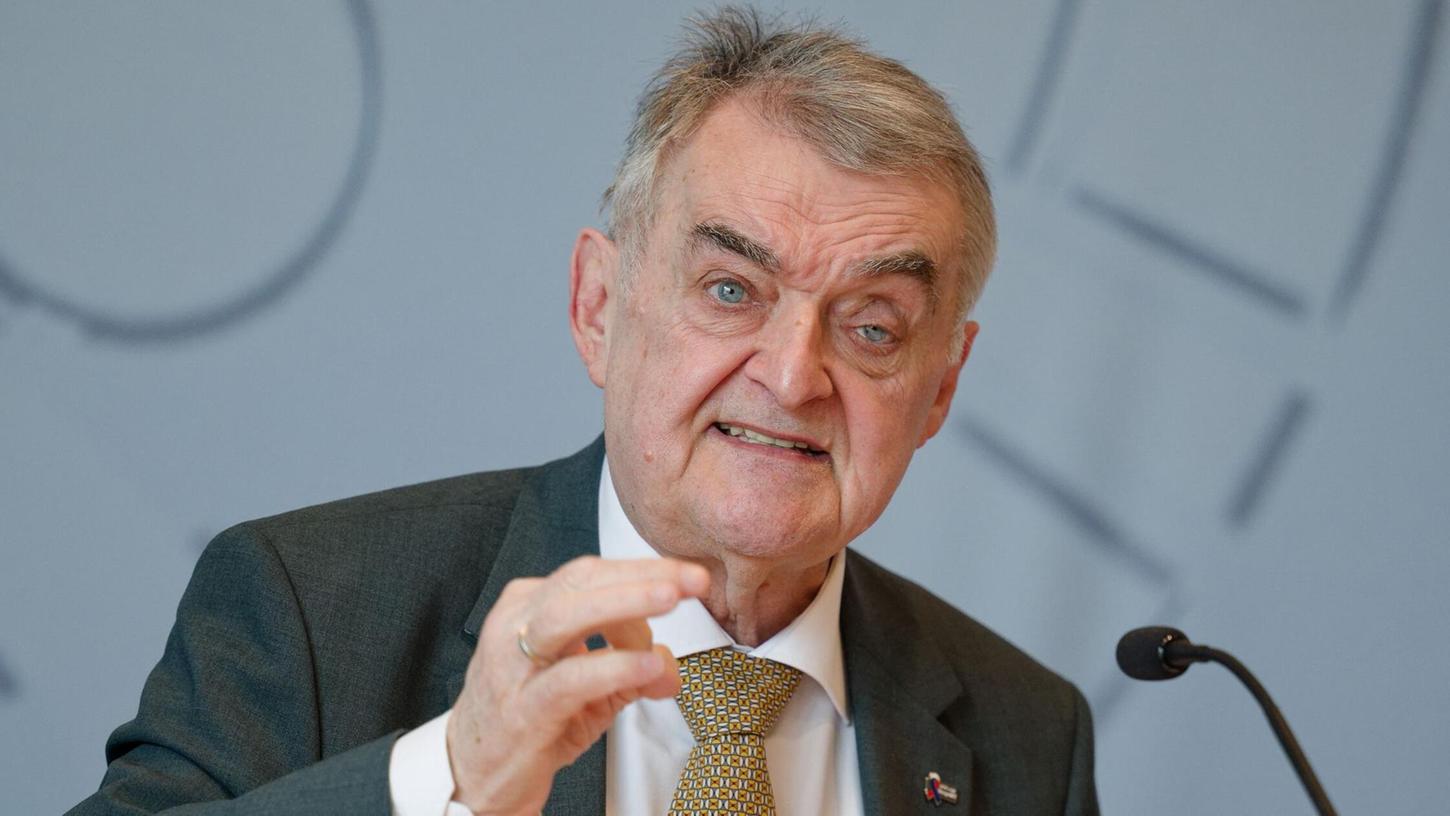 NRW-Ministerpräsident Reul macht vor allem die zunehmende Radikalisierung junger Menschen Sorge. NRW-Ministerpräsident Reul macht vor allem die zunehmende Radikalisierung junger Menschen Sorge.