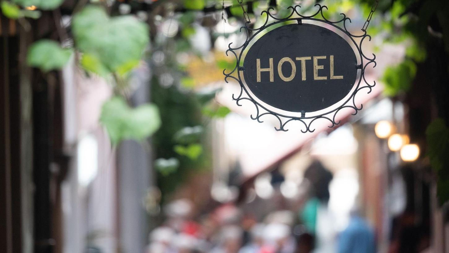 Der späte Ostertermin hat im April für ein deutliches Plus bei den Übernachtungszahlen in Hotels und anderen Beherbergungsbetrieben in Deutschland gesorgt. Der späte Ostertermin hat im April für ein deutliches Plus bei den Übernachtungszahlen in Hotels und anderen Beherbergungsbetrieben in Deutschland gesorgt.