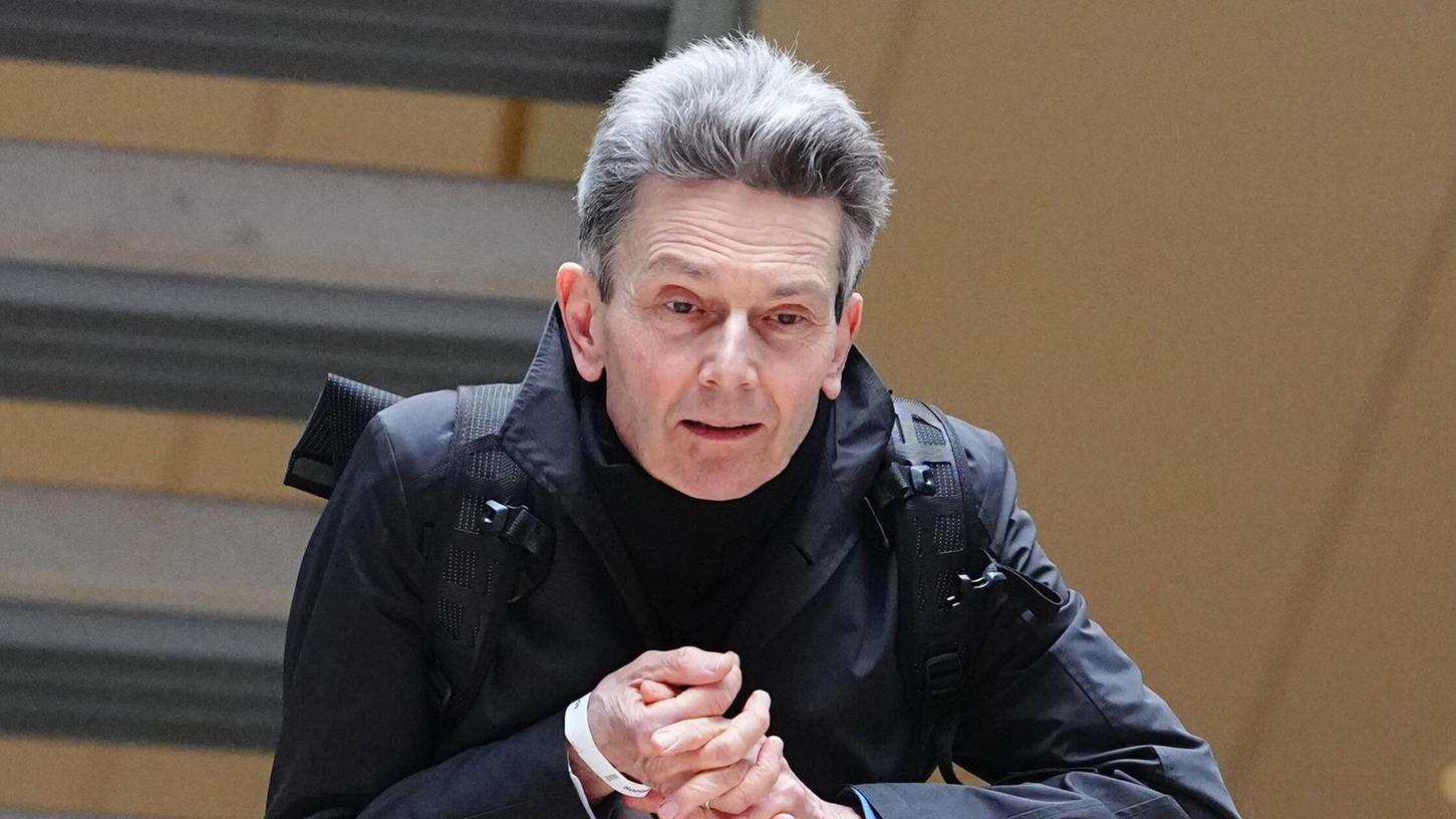 Der frühere SPD-Fraktionschef Rolf Mützenich ist einer der prominentesten Unterzeichner des Papiers. (Archivbild) Der frühere SPD-Fraktionschef Rolf Mützenich ist einer der prominentesten Unterzeichner des Papiers. (Archivbild)