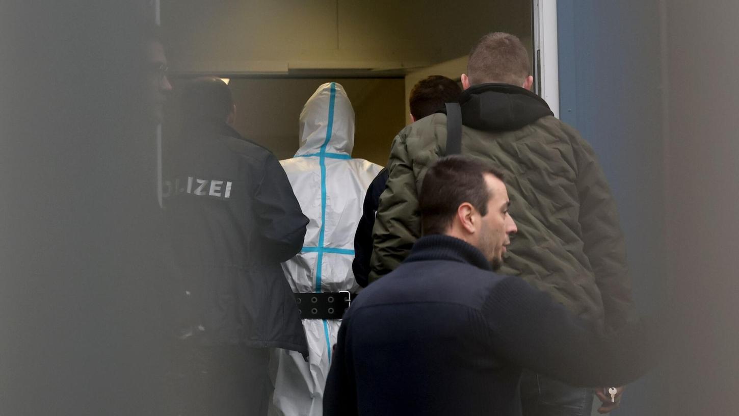 Der mutmaßliche Messerstecher von Aschaffenburg könnte wegen einer psychischen Erkrankung schuldunfähig sein. (Archivbild) Der mutmaßliche Messerstecher von Aschaffenburg könnte wegen einer psychischen Erkrankung schuldunfähig sein. (Archivbild)
