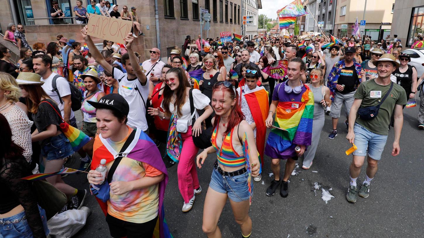 Der Christopher Street Day 2024 in Nürnberg Der Christopher Street Day 2024 in Nürnberg