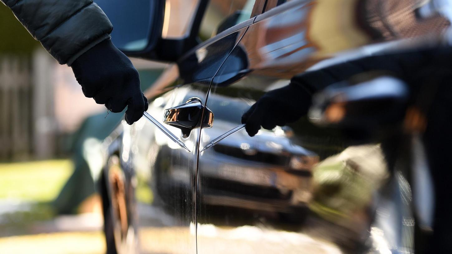Die Polizei sucht Hinweise auf Autokratzer (Symbolbild). Die Polizei sucht Hinweise auf Autokratzer (Symbolbild).