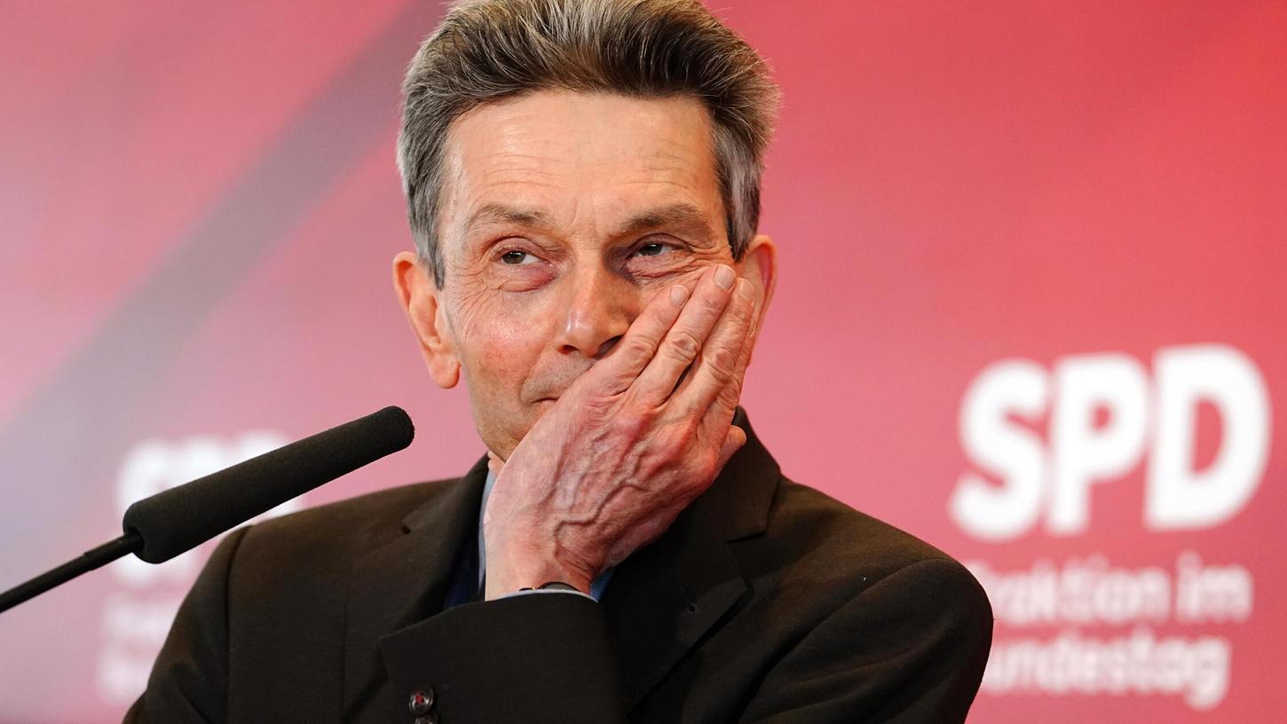 Wendet sich mit anderen SPD-Größen gegen die Sicherheitspolitik der eigenen Regierung: Rolf Mützenich. Wendet sich mit anderen SPD-Größen gegen die Sicherheitspolitik der eigenen Regierung: Rolf Mützenich.