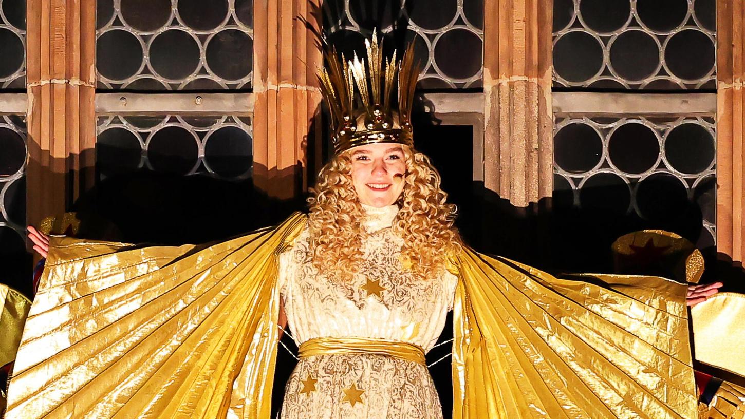 Zwei Jahre lang repräsentierte Nelli Lunkenheimer als Christkind die Weihnachtsstadt Nürnberg vor Ort und in aller Welt. Jetzt wird ihre Nachfolgerin gesucht. Zwei Jahre lang repräsentierte Nelli Lunkenheimer als Christkind die Weihnachtsstadt Nürnberg vor Ort und in aller Welt. Jetzt wird ihre Nachfolgerin gesucht.