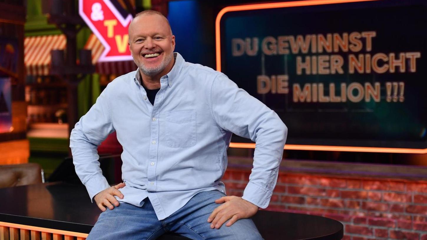 Ein letztes Mal heißt Stefan Raab das Publikum zu "Du gewinnst hier nicht die Million" willkommen. Ein letztes Mal heißt Stefan Raab das Publikum zu "Du gewinnst hier nicht die Million" willkommen.