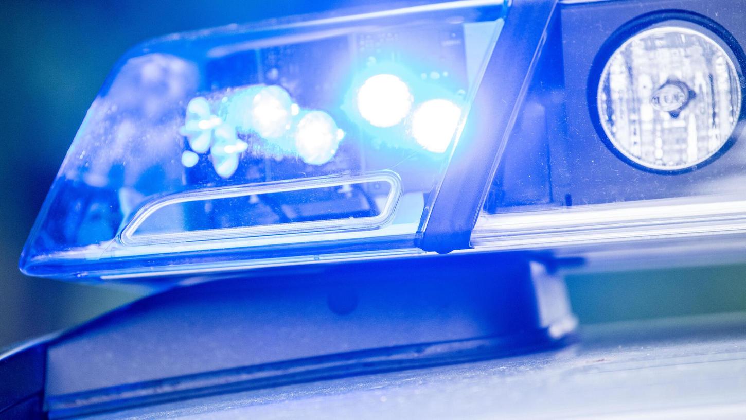 Die Verkehrskontrolle in Adelsdorf endete für einen Mann im Gefängnis. Die Verkehrskontrolle in Adelsdorf endete für einen Mann im Gefängnis.