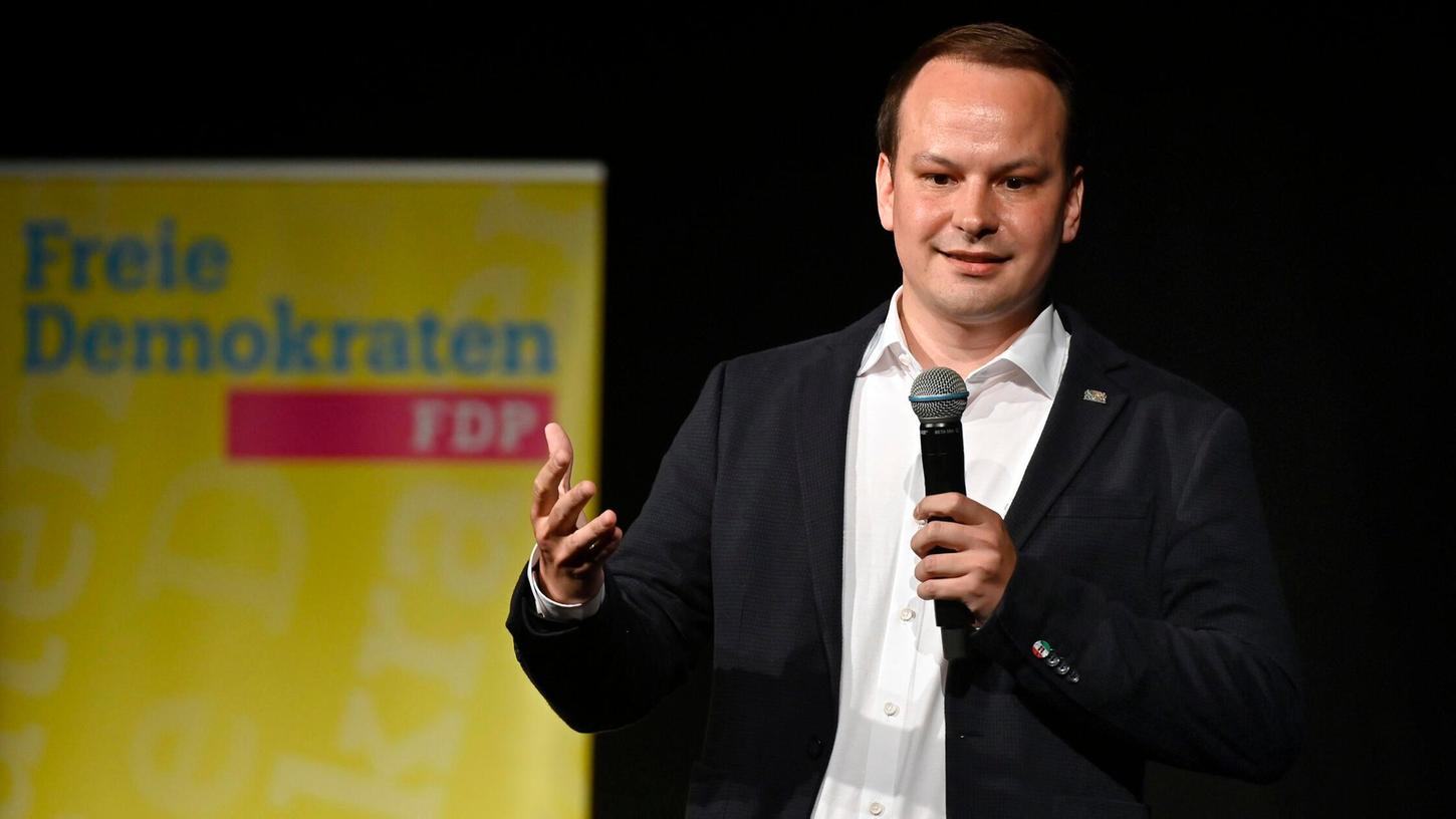 Matthias Fischbach bewirbt sich um den Vorsitz der bayerischen Liberalen. Matthias Fischbach bewirbt sich um den Vorsitz der bayerischen Liberalen.
