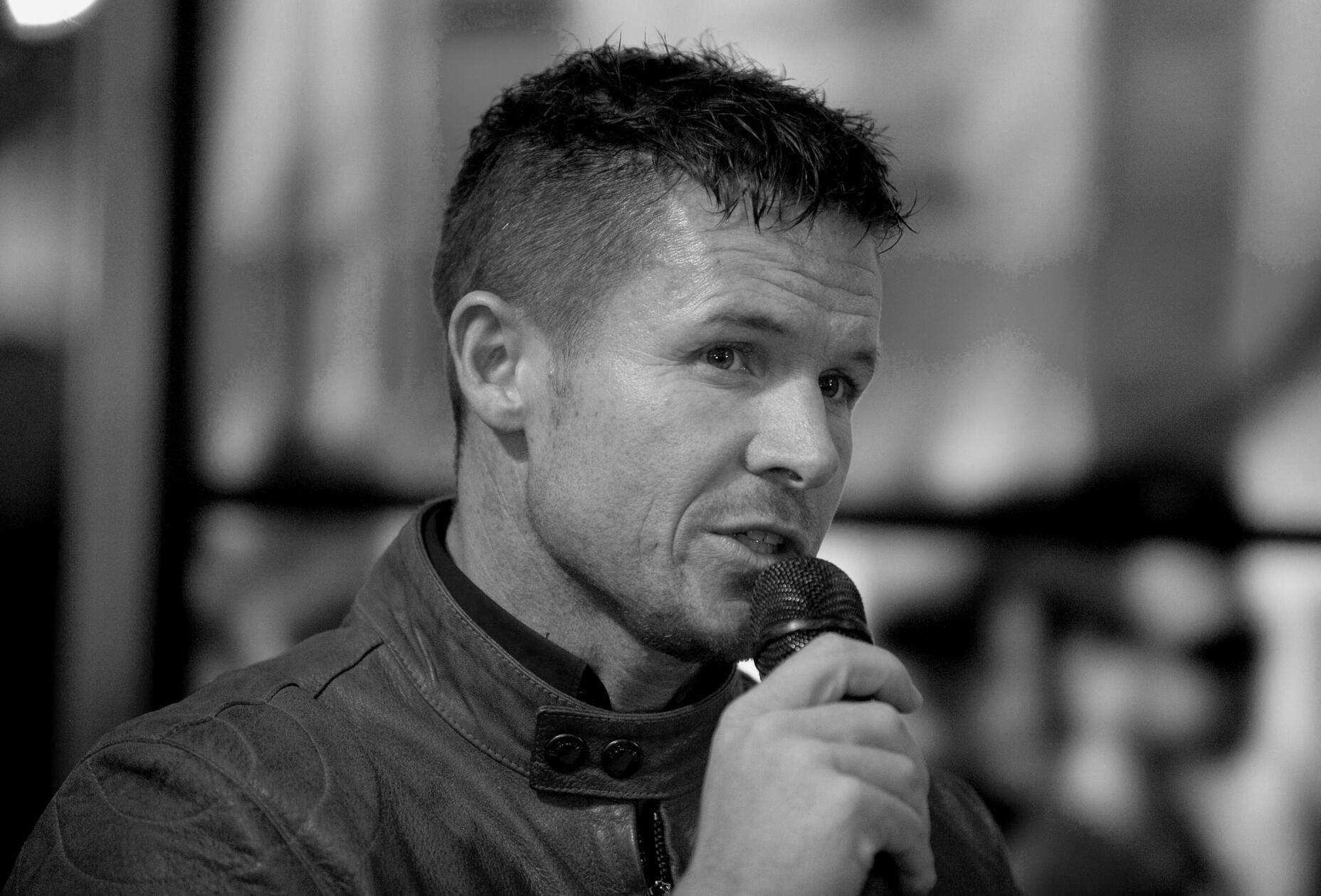 Durch seinen Sprung aus der Stratosphäre wurde Felix Baumgartner 2012 weltweit bekannt. Nach mehreren Medienberichten ist der Extremsportler am 17. Juli 2025 bei einem Unglück im italienischen Porto Sant‘Elpidio im Alter von 56 Jahren gestorben.