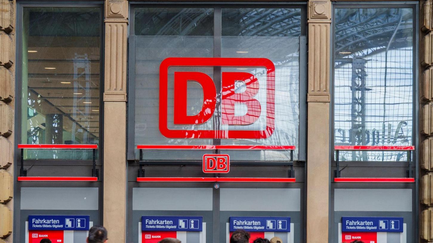 Die angeschlagene Bahn will mit der Abschaffung der Familienreservierung Geld sparen. (Archivbild) Die angeschlagene Bahn will mit der Abschaffung der Familienreservierung Geld sparen. (Archivbild)