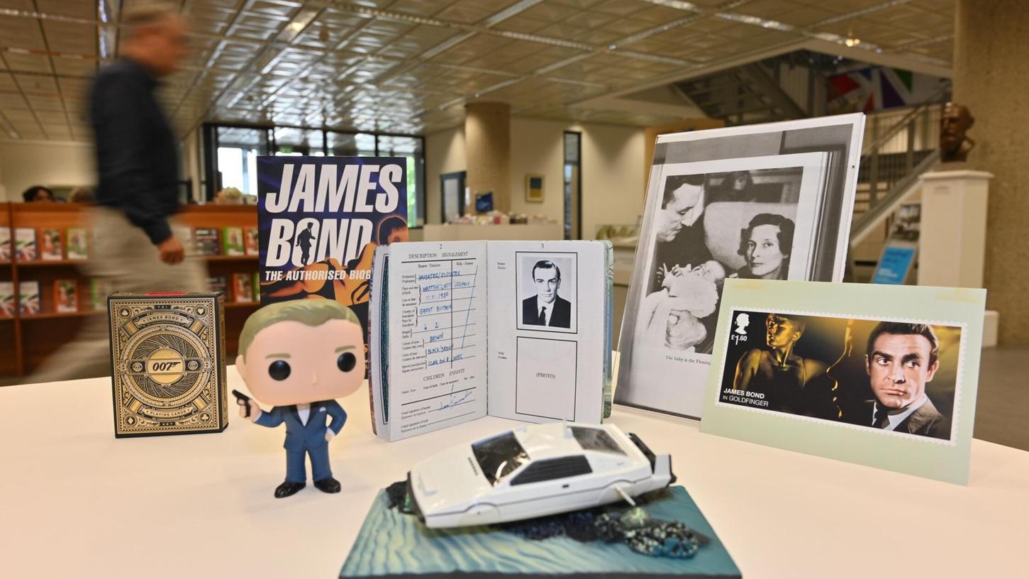 Im Stadtarchiv sind Exponate der Ausstellung „Liebesgrüße aus Wattenscheid“ zu sehen - dazu zählt auch ein Replikat des Ausweises von James Bond, welches den Wattenscheider Geburtsort des Geheimagenten bescheinigt. Im Stadtarchiv sind Exponate der Ausstellung „Liebesgrüße aus Wattenscheid“ zu sehen - dazu zählt auch ein Replikat des Ausweises von James Bond, welches den Wattenscheider Geburtsort des Geheimagenten bescheinigt.
