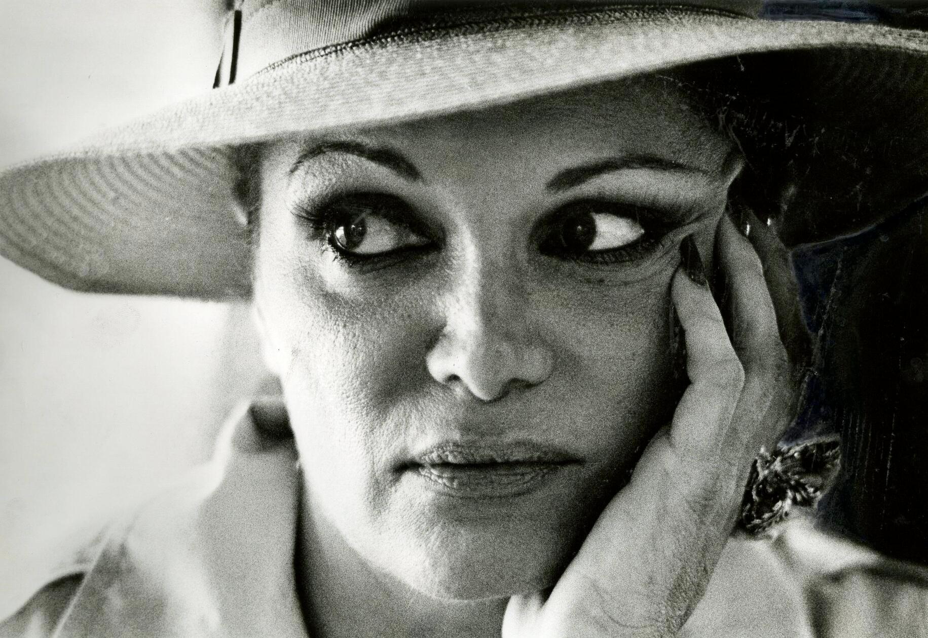 Sängerin und Schlagerpop-Ikone Connie Francis sorgte in den 50ern und 60ern in Deutschland für Hits wie "Schöner fremder Mann". Bekannt war sie damals auch in den USA. 1958 gelang ihr der internationale Durchbruch mit "Who's Sorry No". Jetzt ist Francis im Alter von 87 Jahren am 16. Juli 2025 verstorben - erst vor Kurzem ging ihr Song "Pretty Little Baby" aus dem Jahr 1962 auf TikTok viral. Francis wurde zwei Wochen vor ihrem Tod wegen "extremer Schmerzen" in ein Krankenhaus eingeliefert.