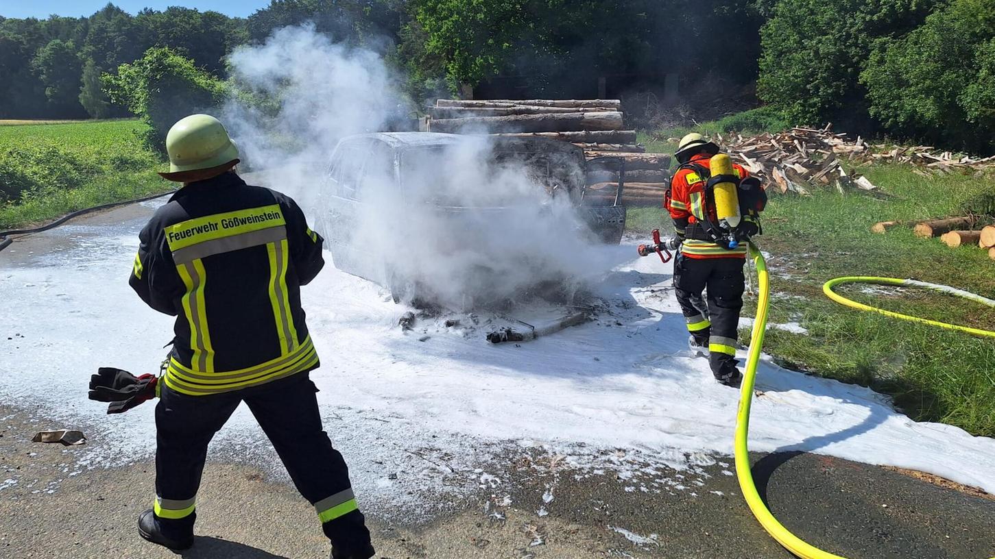 Etwa 20 Einsatzkräfte der Feuerwehren Behringersmühle und Gößweinstein waren im Einsatz. Etwa 20 Einsatzkräfte der Feuerwehren Behringersmühle und Gößweinstein waren im Einsatz.