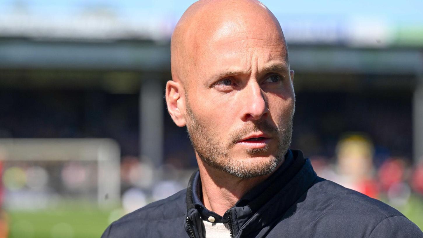 Neuer Trainer des VfL Wolfsburg: der Niederländer Paul Simonis. Neuer Trainer des VfL Wolfsburg: der Niederländer Paul Simonis.
