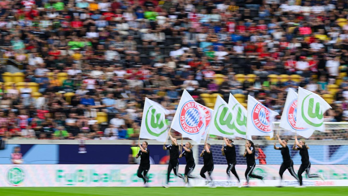 Wie im Vorjahr spielen Bayern München und der VfL Wolfsburg um den Supercup im Frauenfußball. Wie im Vorjahr spielen Bayern München und der VfL Wolfsburg um den Supercup im Frauenfußball.