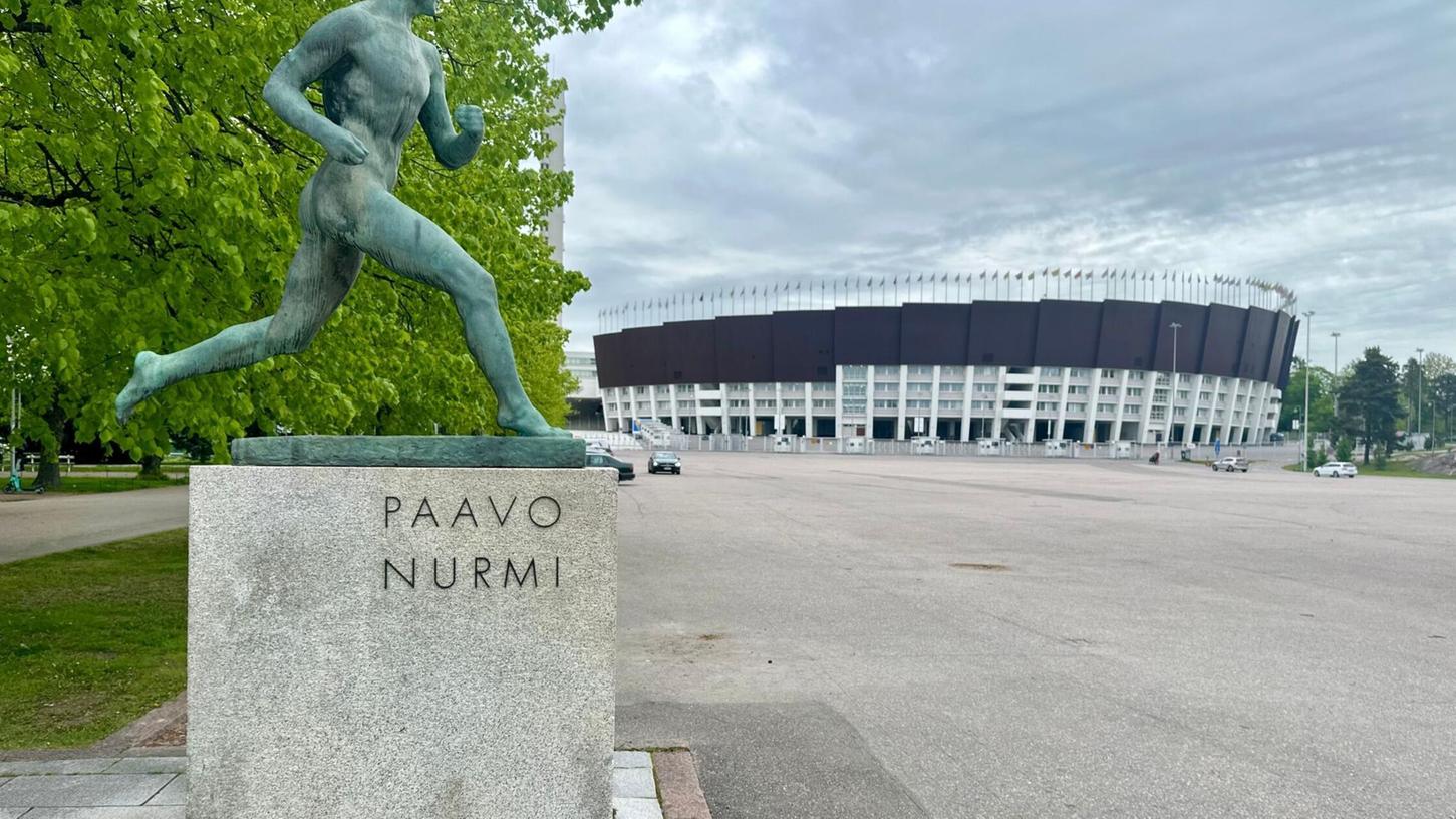 Bei einem WM-Qualifikationsspiel im Olympiastadion von Helsinki hat es einen tragischen Zwischenfall gegeben. Bei einem WM-Qualifikationsspiel im Olympiastadion von Helsinki hat es einen tragischen Zwischenfall gegeben.