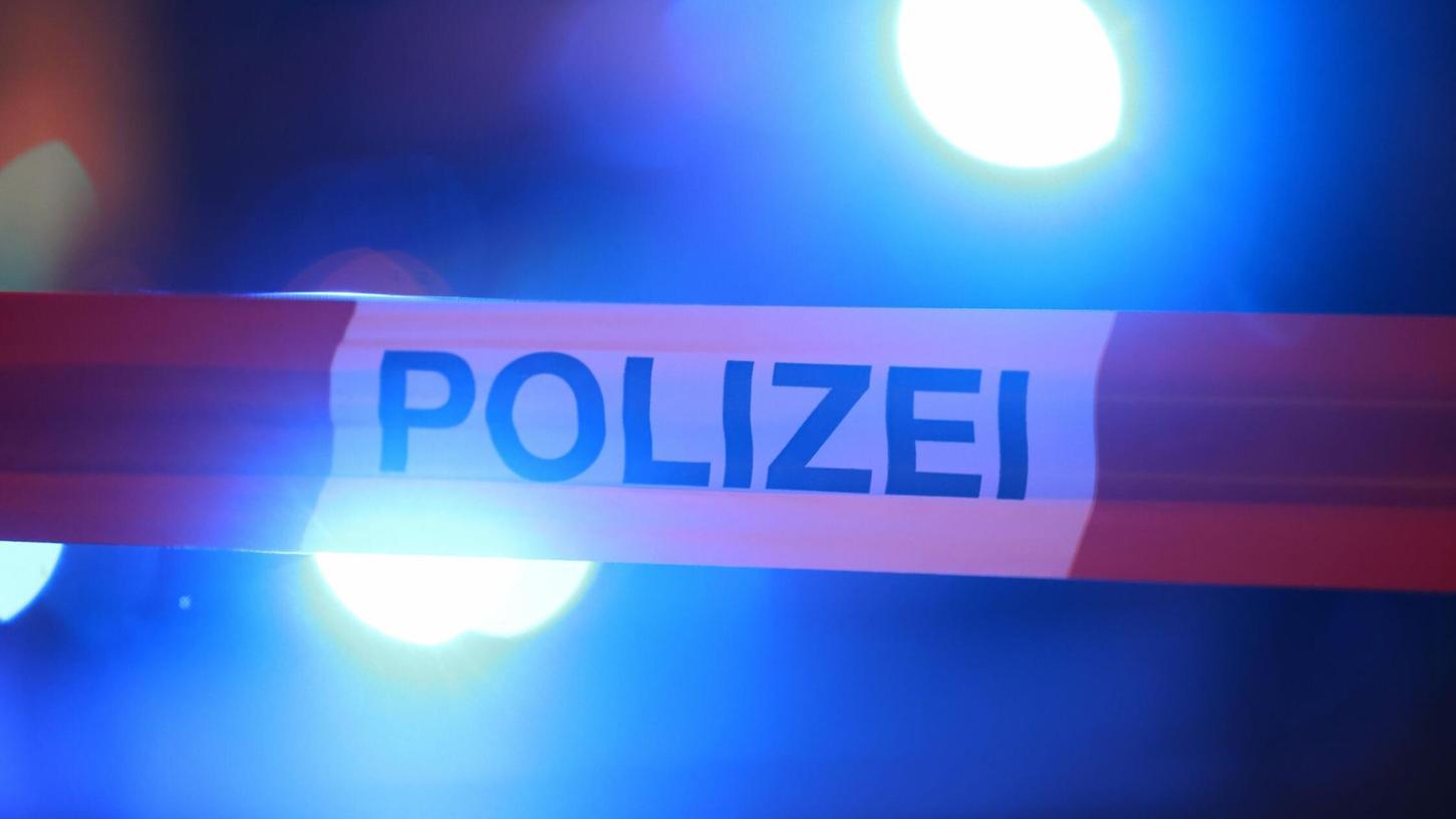 Nach einem bewaffneten Überfall auf eine Tankstelle in Pfaffenhofen sitzt ein 16-Jähriger in Untersuchungshaft. (Symbolbild) Nach einem bewaffneten Überfall auf eine Tankstelle in Pfaffenhofen sitzt ein 16-Jähriger in Untersuchungshaft. (Symbolbild)