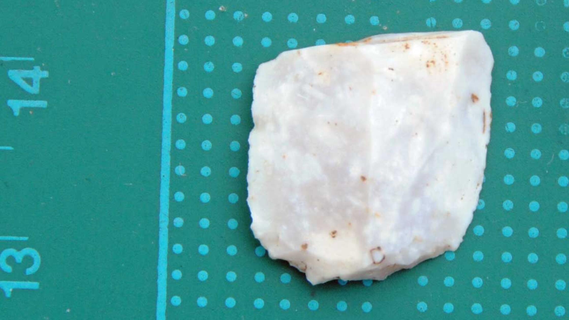 Das Klingen-Fragment ist nur 1,5 Zentimeter groß, 