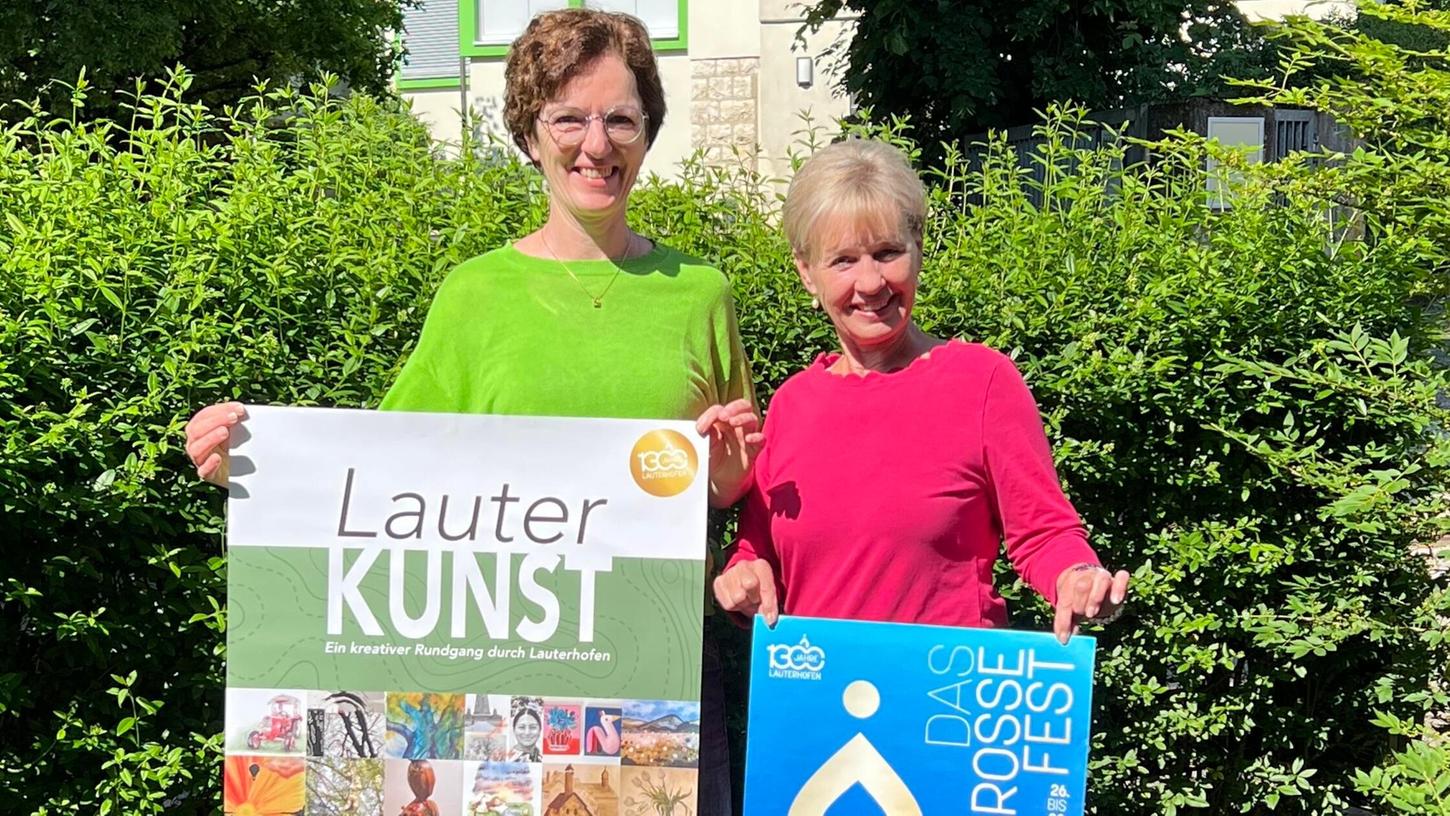 Angelika Dürholt, Leiterin des Arbeitskreises „1300-Jahrfeier“ (re.) und Projektleiterin Anita Brandt vom Arbeitskreis laden herzlich zum kreativen Rundgang durch Lauterhofen ein. Angelika Dürholt, Leiterin des Arbeitskreises „1300-Jahrfeier“ (re.) und Projektleiterin Anita Brandt vom Arbeitskreis laden herzlich zum kreativen Rundgang durch Lauterhofen ein.