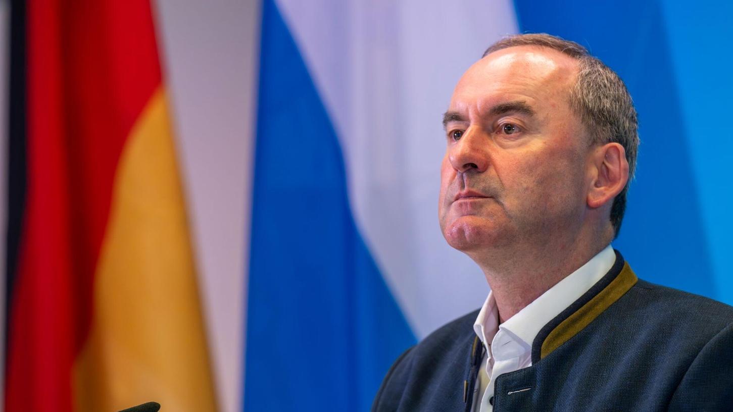 Hubert Aiwanger will die AfD nicht verbieten lassen. (Archivbild) Hubert Aiwanger will die AfD nicht verbieten lassen. (Archivbild)