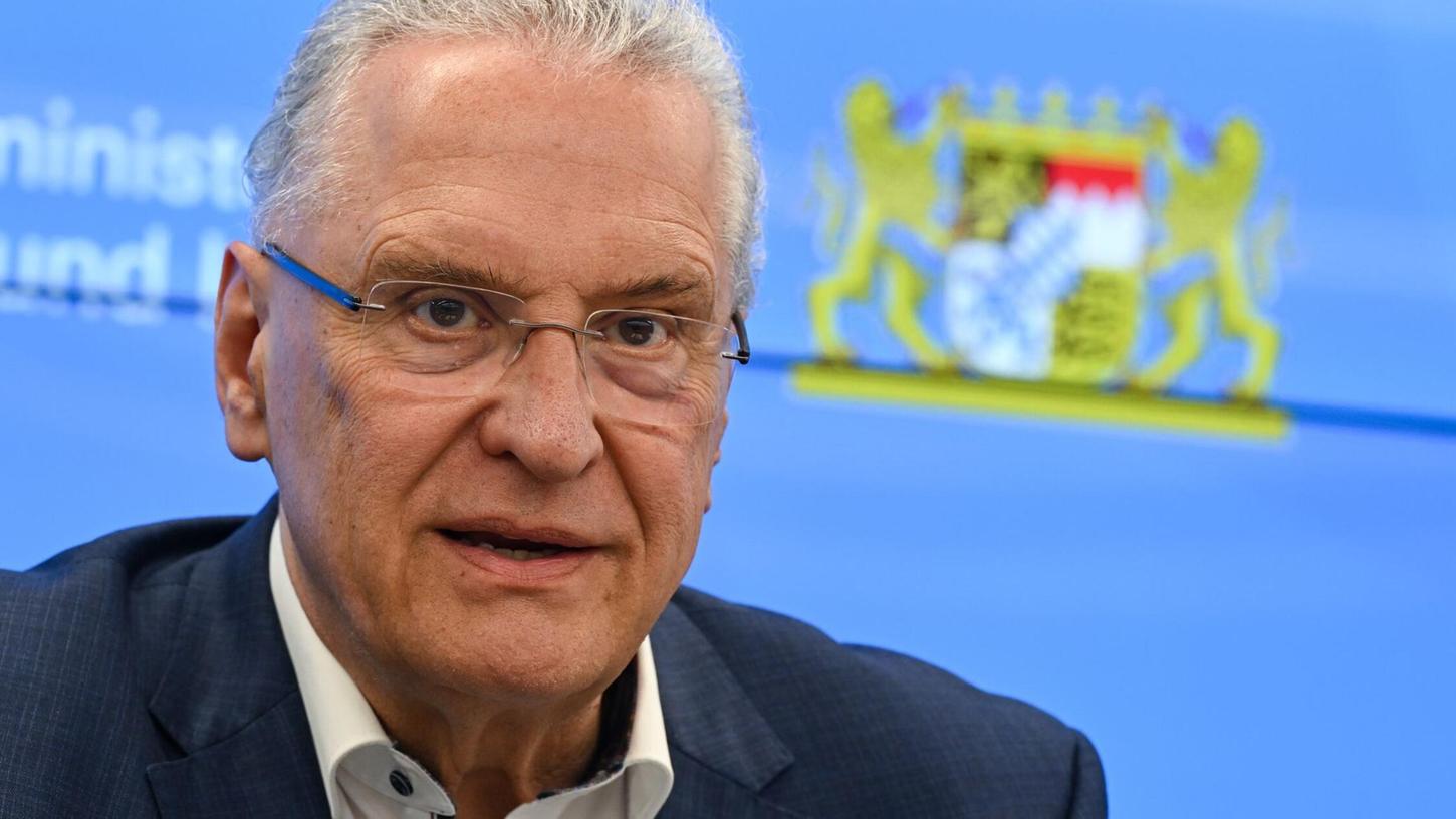 Joachim Herrmann (CSU), Innenminister von Bayern, will den Schutz von jüdischen und israelischen Einrichtungen besonders in den Blick nehmen. Joachim Herrmann (CSU), Innenminister von Bayern, will den Schutz von jüdischen und israelischen Einrichtungen besonders in den Blick nehmen.