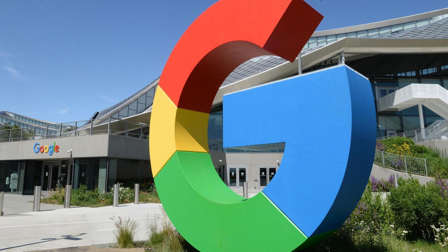 Das Logo von Google ist an einem Gebäude der Konzernzentrale in Mountain View zu sehen. Das Logo von Google ist an einem Gebäude der Konzernzentrale in Mountain View zu sehen.