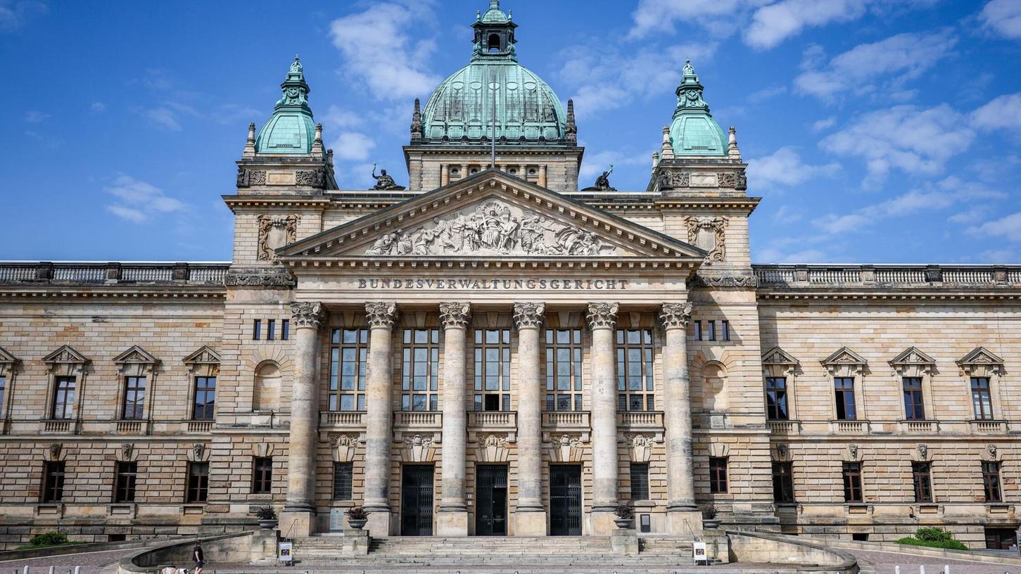 Der Wehrdienstsenat hat entschieden: Ehebruch innerhalb der Truppe hat Folgen. (Archivbild) Der Wehrdienstsenat hat entschieden: Ehebruch innerhalb der Truppe hat Folgen. (Archivbild)