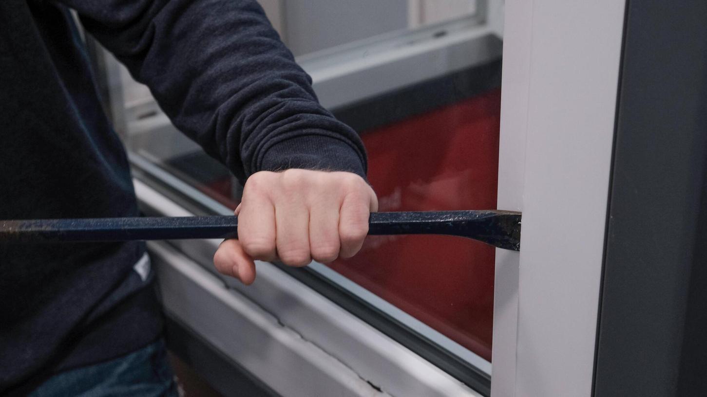 In die Grundschulen in Burggriesbach und Berching sind bislang Unbekannte eingebrochen. (Symbolbild) In die Grundschulen in Burggriesbach und Berching sind bislang Unbekannte eingebrochen. (Symbolbild)