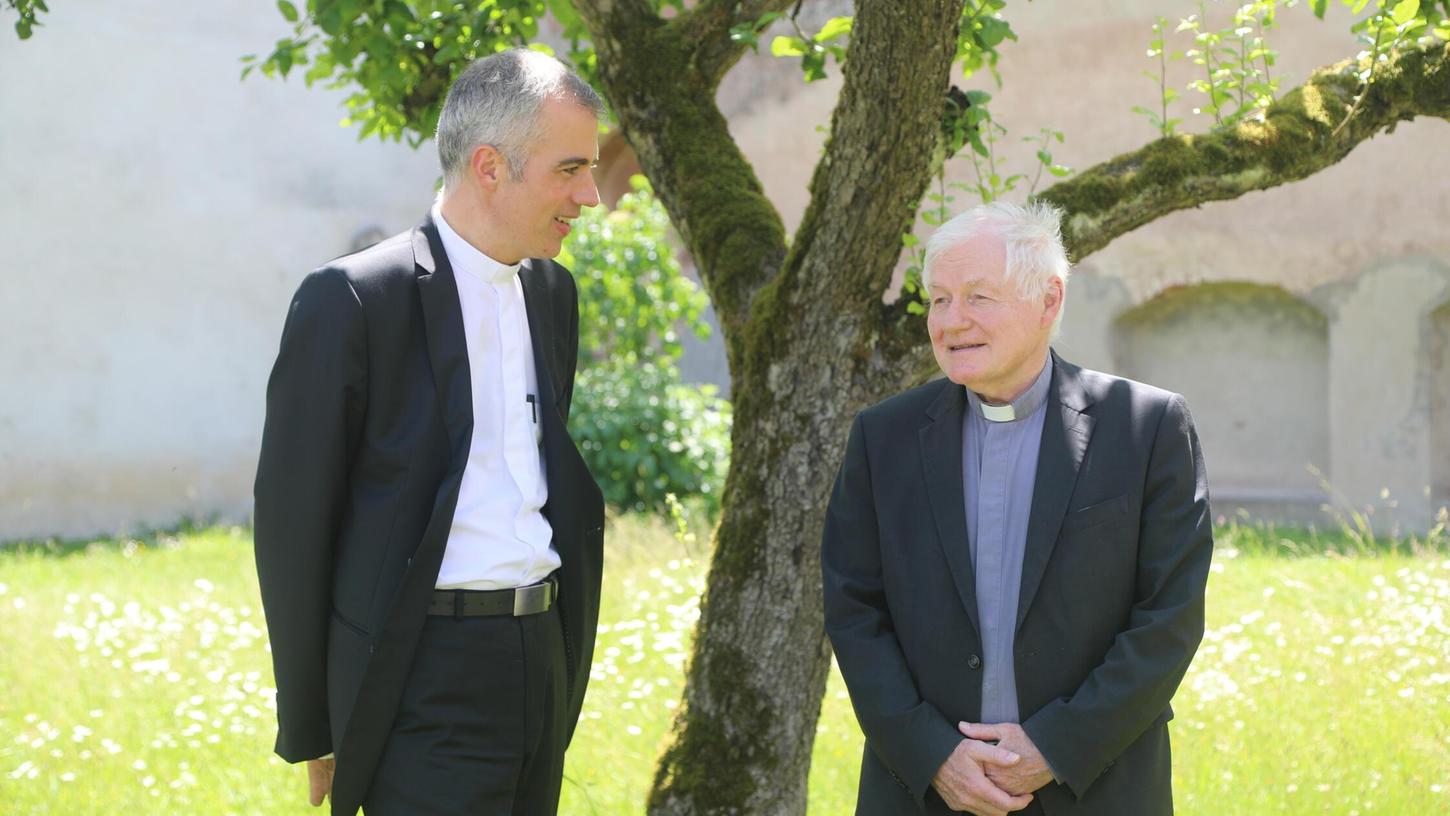 Das aus den aktiven Mitgliedern des Domkapitels bestehende Konsultorengremium des Bistums Eichstätt wählte Dompropst Alfred Rottler (rechts) zum Diözesanadministrator. Er ernannte Domkapitular Michael Alberter (links) zu seinem Ständigen Vertreter. Das aus den aktiven Mitgliedern des Domkapitels bestehende Konsultorengremium des Bistums Eichstätt wählte Dompropst Alfred Rottler (rechts) zum Diözesanadministrator. Er ernannte Domkapitular Michael Alberter (links) zu seinem Ständigen Vertreter.