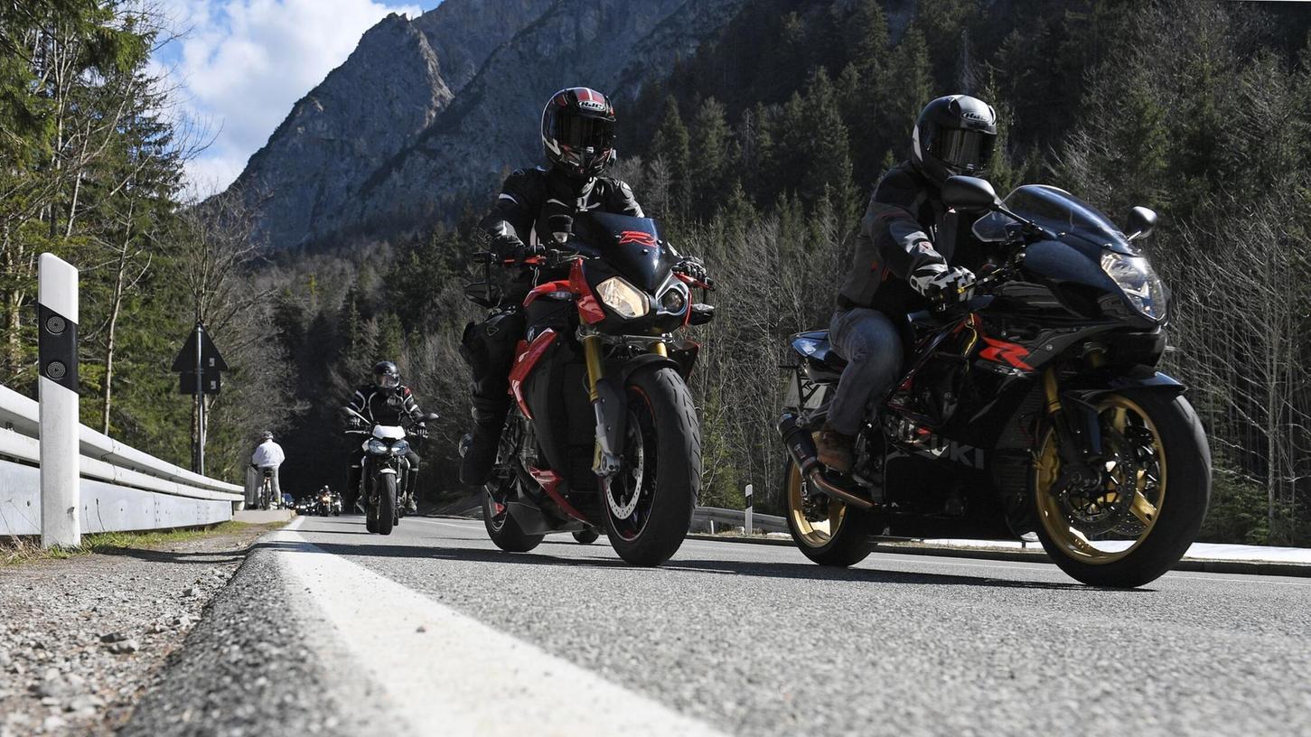 Der Kesselberg im Landkreis Bad Tölz-Wolfratshausen ist bei Biker beliebt. (Archivfoto) Der Kesselberg im Landkreis Bad Tölz-Wolfratshausen ist bei Biker beliebt. (Archivfoto)