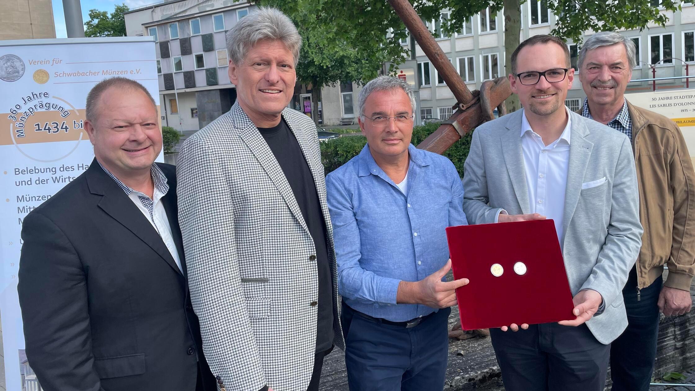 Mit großer Freud und durchaus auch mit Stolz überr