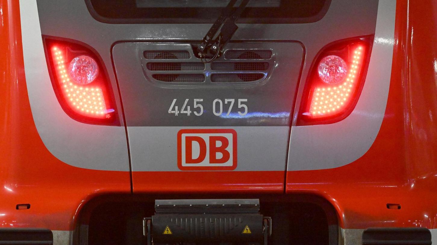 Die Bahn saniert ihre Trasse zwischen Regensburg und Weiden. (Symbolbild) Die Bahn saniert ihre Trasse zwischen Regensburg und Weiden. (Symbolbild)