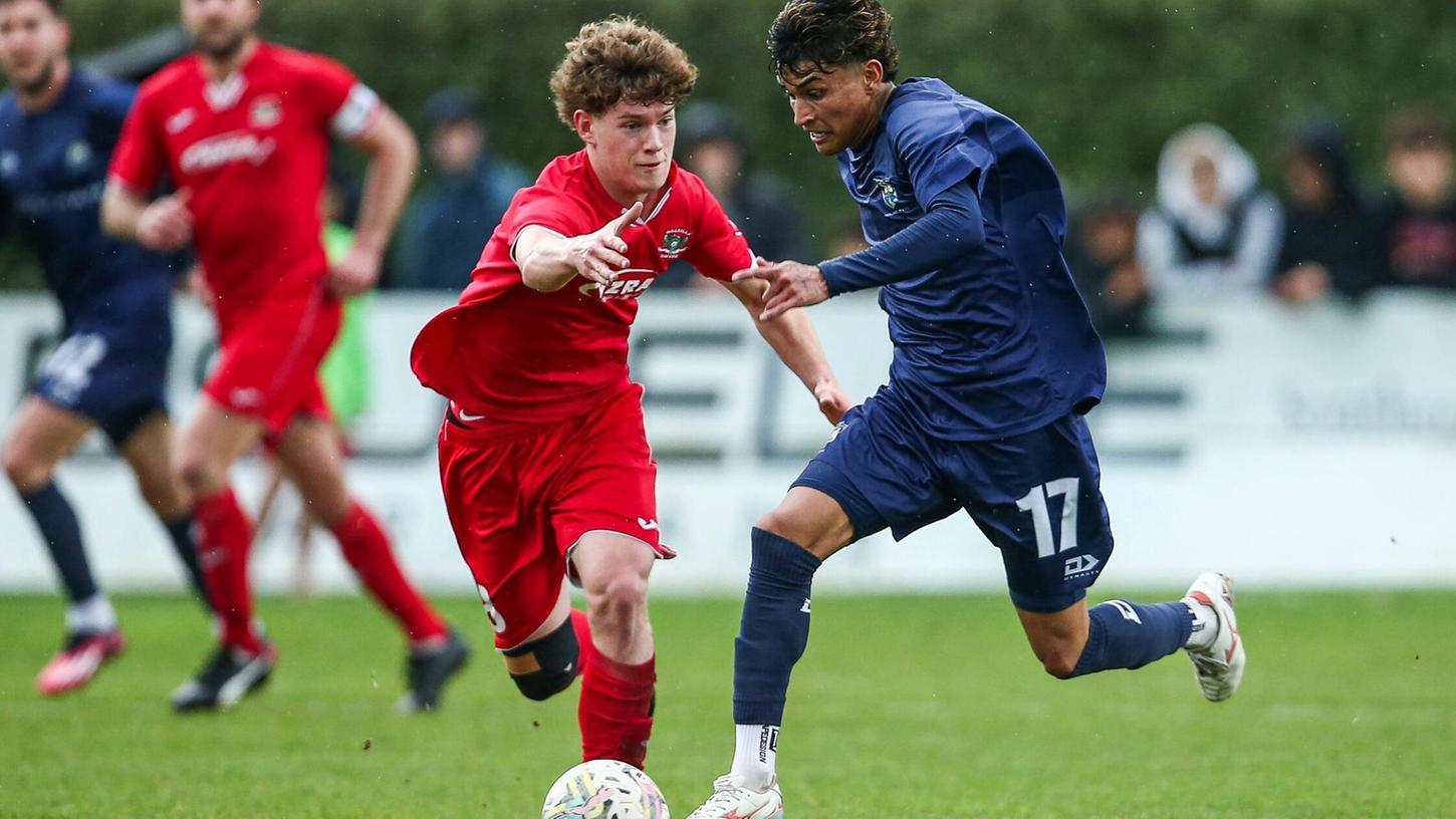 Jerson Lagos (r) ist mit Auckland City in der Gruppe des FC Bayern klarer Außenseiter bei der Club-WM. Jerson Lagos (r) ist mit Auckland City in der Gruppe des FC Bayern klarer Außenseiter bei der Club-WM.