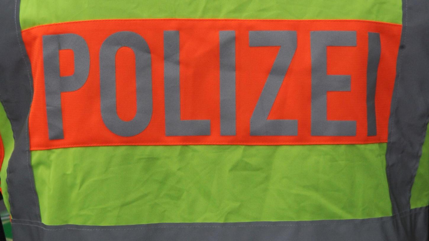 Bei der Unfallaufnahme stellte sich heraus, dass die junge Frau mehr als ein Radler intus hatte. Bei der Unfallaufnahme stellte sich heraus, dass die junge Frau mehr als ein Radler intus hatte.