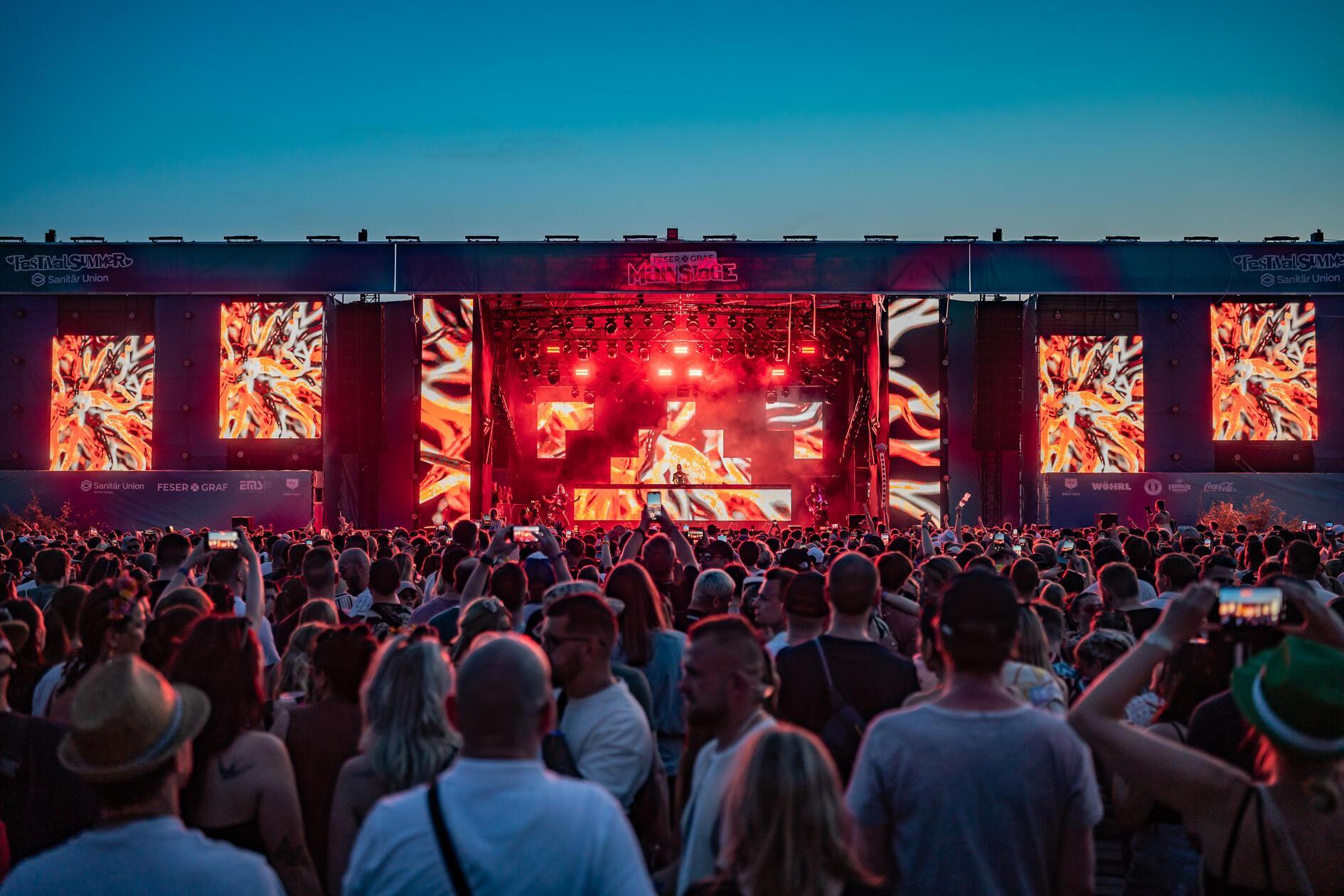 Das große Highlight des Abends war Star-DJ Robin Schulz auf der Main Stage.
