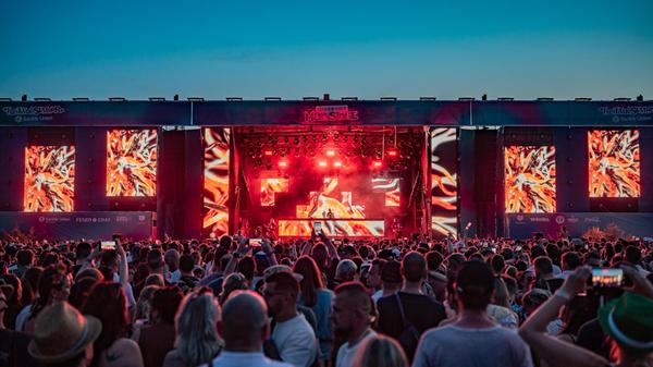 Das große Highlight des Abends war Star-DJ Robin Schulz auf der Main Stage.