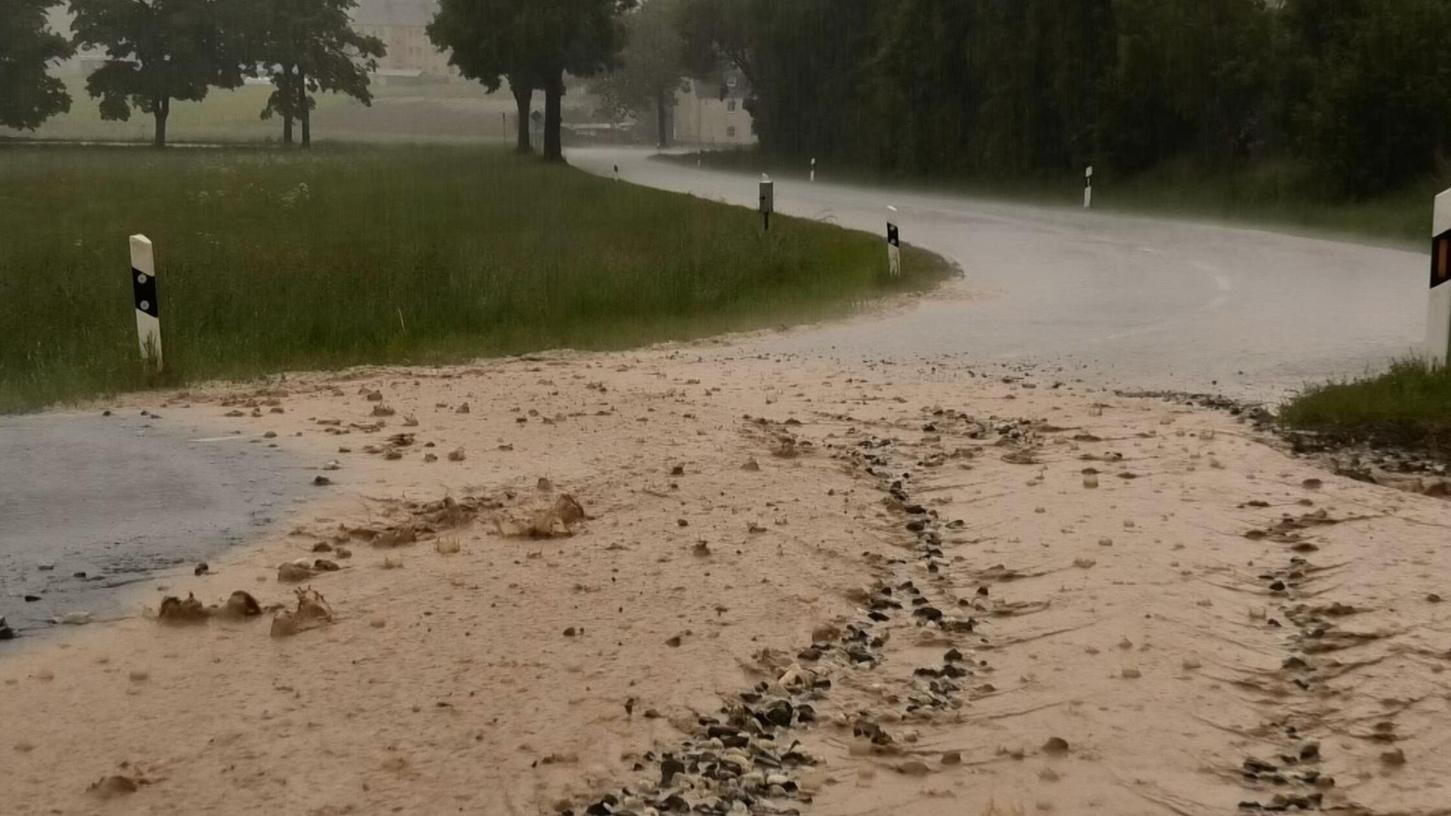 In manchen Regionen Deutschlands gab es starken Regen und Sturmböen. In manchen Regionen Deutschlands gab es starken Regen und Sturmböen.