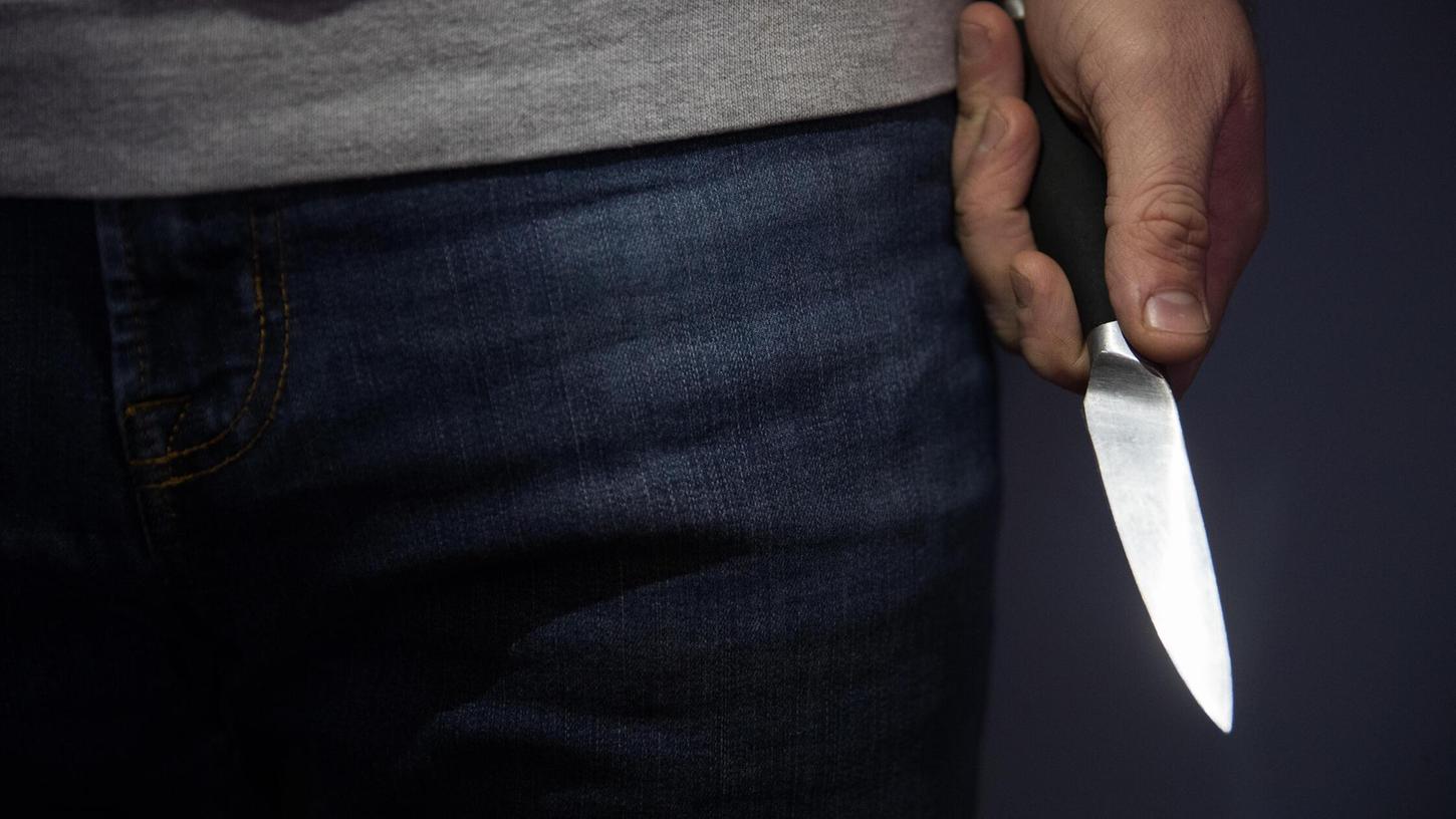 Bei einem Streit in Erlangen war ein Messer im Spiel. (Symbolbild) Bei einem Streit in Erlangen war ein Messer im Spiel. (Symbolbild)