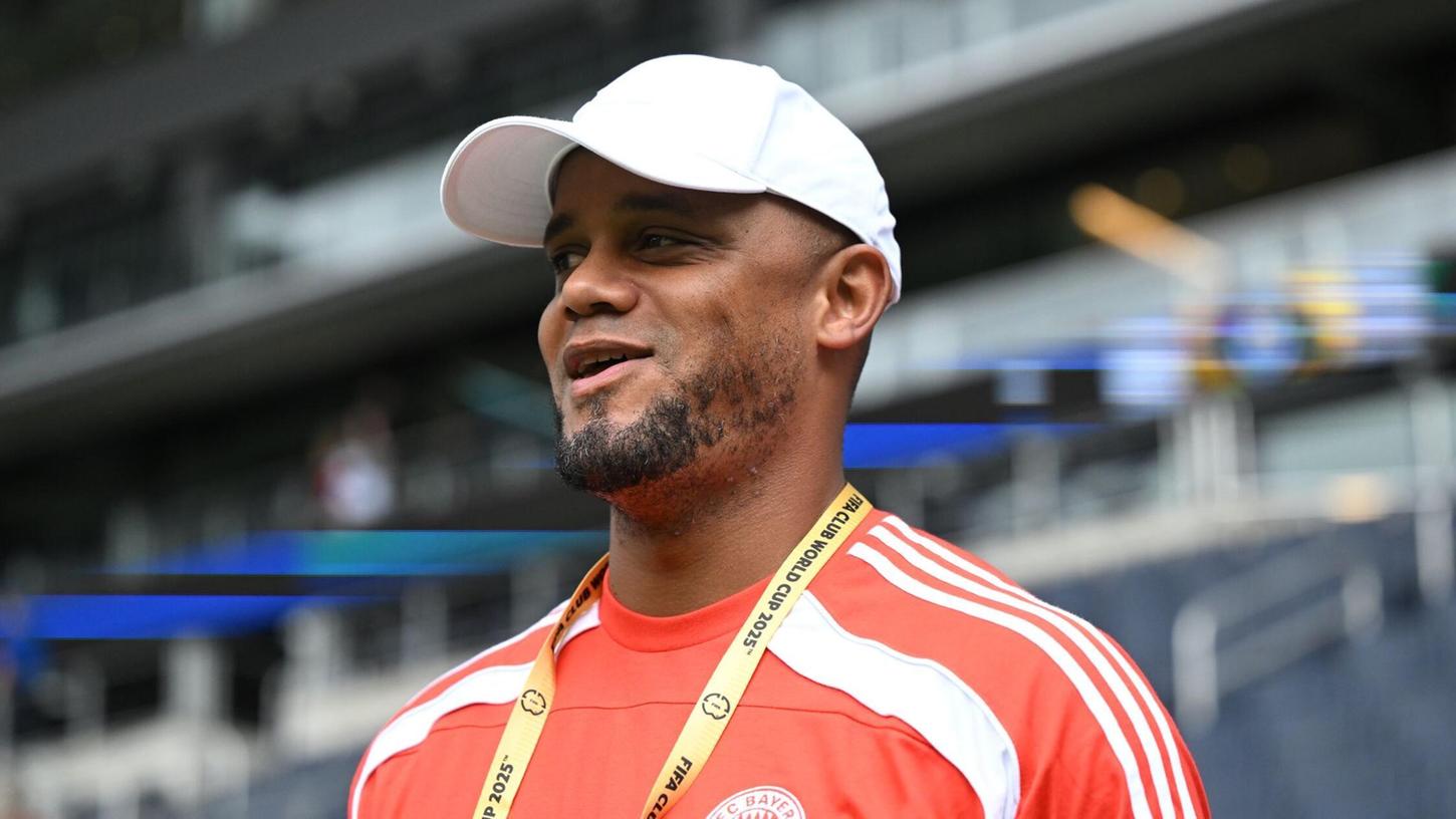 Bayern-Trainer Vincent Kompany betritt das Stadion in Cincinnati. Bayern-Trainer Vincent Kompany betritt das Stadion in Cincinnati.