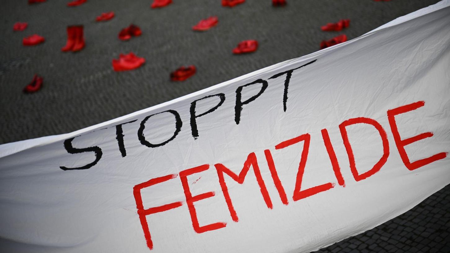 Im vergangenen Jahr starben nach einer Auswertung des Landeskriminalamts 40 Mädchen und Frauen in Bayern bei einem Femizid. Im vergangenen Jahr starben nach einer Auswertung des Landeskriminalamts 40 Mädchen und Frauen in Bayern bei einem Femizid.