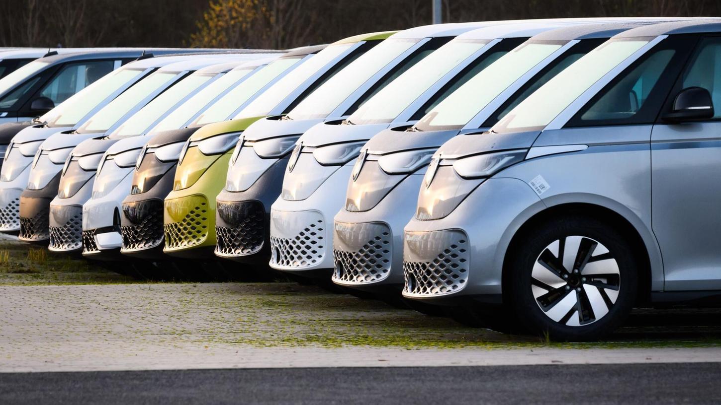 „Die elektrische Plattform steht“, sagt Ministerpräsident Lies über den kriselnden Autokonzern Volkswagen. (Archivbild) „Die elektrische Plattform steht“, sagt Ministerpräsident Lies über den kriselnden Autokonzern Volkswagen. (Archivbild)