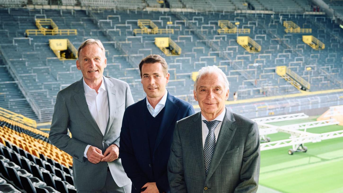 Hans-Joachim Watzke (l) erhält beim Kampf um das Präsidenten-Amt beim BVB Konkurrenz vom Amtsinhaber Reinhold Lunow (r). Hans-Joachim Watzke (l) erhält beim Kampf um das Präsidenten-Amt beim BVB Konkurrenz vom Amtsinhaber Reinhold Lunow (r).