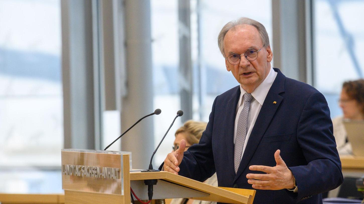 Sachsen-Anhalts Ministerpräsident Reiner Haseloff (CDU) würde nach eigenen Worten im Falle einer AfD-Regierung über einen Wegzug nachdenken Sachsen-Anhalts Ministerpräsident Reiner Haseloff (CDU) würde nach eigenen Worten im Falle einer AfD-Regierung über einen Wegzug nachdenken