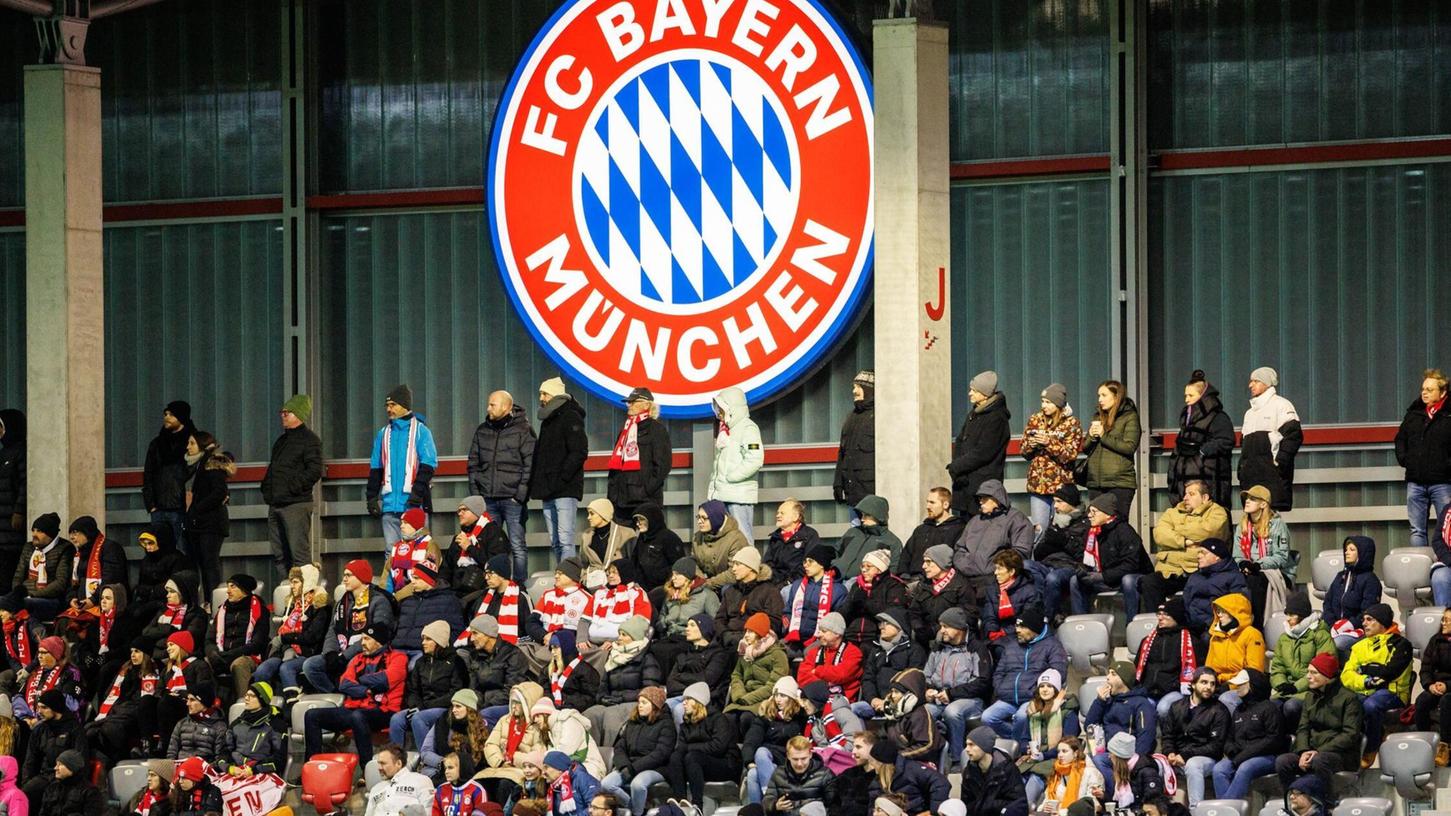 Die Fußballerinnen des FC Bayern bekommen eine neue Torhüterin. Die Fußballerinnen des FC Bayern bekommen eine neue Torhüterin.